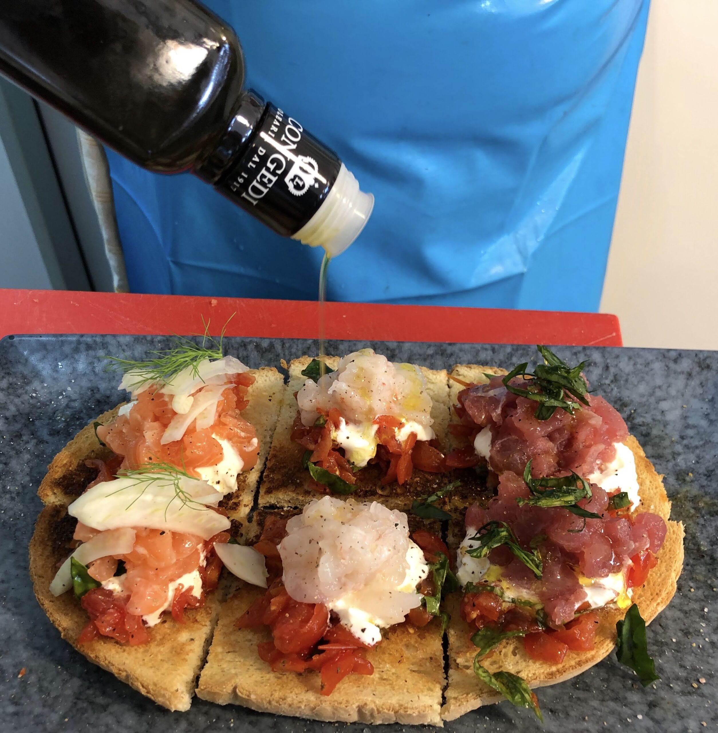 crostone-cucinapesci tartare di pesce su crostone di pane